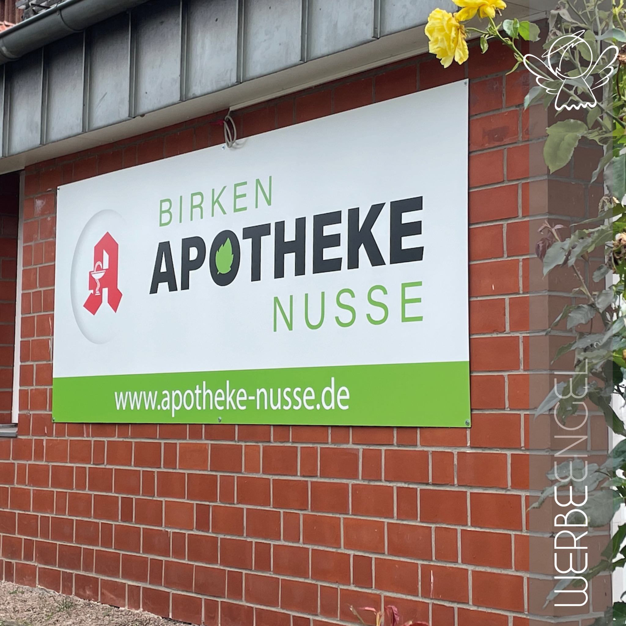 Und damit euch eure Kunden auch finden:
ich fertige euch Schilder aller Art in eurem Wunschdesign im passenden Format für euer Projekt.